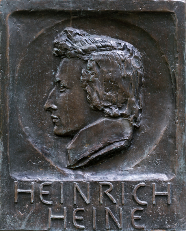 Heine-Denkmal Frankfurt, Relief am Sockel